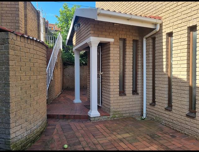 5 BEDROOM TOWNHOUSE FOR SALE IN GLENWOOD